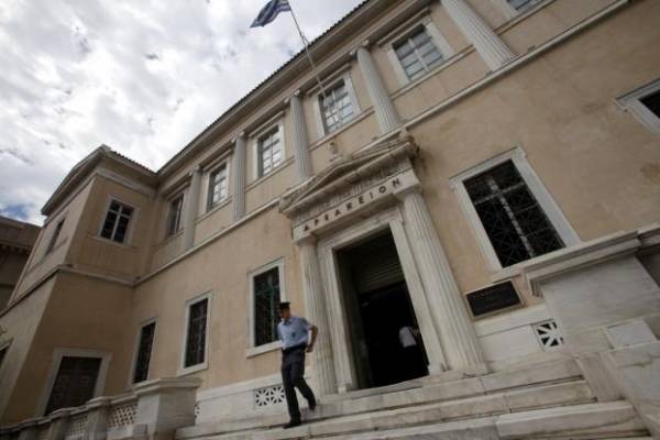 Προσφυγή στο ΣτΕ κατά του δημοψηφίσματος