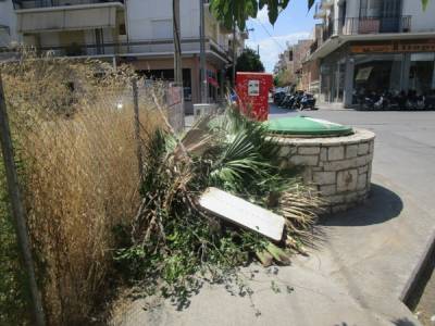 Εκλεισαν το πεζοδρόμιο