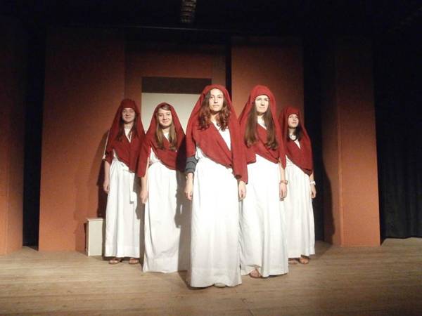 Ανέβηκαν οι "Φοίνισσες" στο Λύκειο Μεσσήνης (φωτογραφίες)