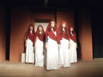 Ανέβηκαν οι "Φοίνισσες" στο Λύκειο Μεσσήνης (φωτογραφίες)