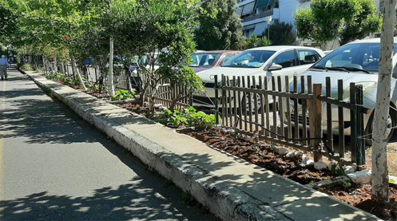 Εθελοντές καθαρίζουν το Πάρκο Σιδηροδρόμων