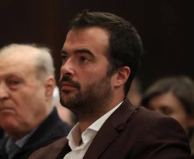 Η χώρα πνίγεται στο βούρκο των σκανδάλων, αλλά για τη Νέα Δημοκρατία είναι Business as usual! 