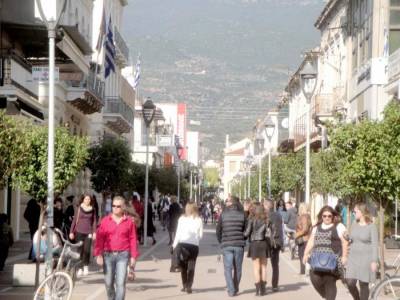 Θετικός τζίρος εκπτώσεων μόνο στην Καλαμάτα, σύμφωνα με την ΕΣΕΕ