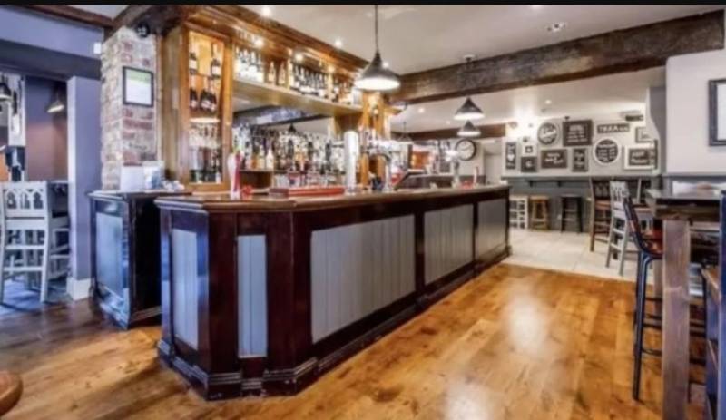 Μεγάλη Βρετανία: Ζευγάρι έκανε λογαριασμό 180 λιρών, έφυγε, αλλά ο ιδιοκτήτης… είχε τον τρόπο του να πληρωθεί