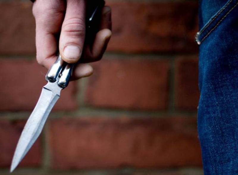 18χρονος κυκλοφορούσε με δυο σουγιάδες