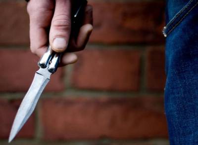 18χρονος κυκλοφορούσε με δυο σουγιάδες