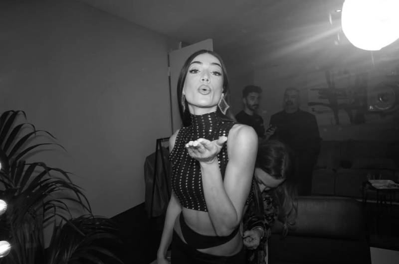 Η Ήβη Αδάμου στην κορύφωση του 13ου Καλαματιανού Καρναβαλιού