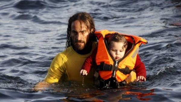 Να αγκαλιάσουμε τους πρόσφυγες
