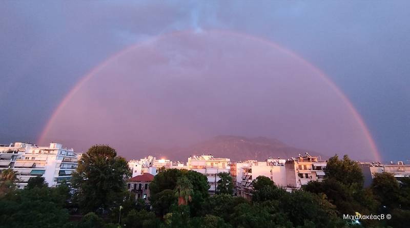 Εκπληκτικό ουράνιο τόξο "σκέπασε" τον ουρανό της Καλαμάτας