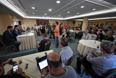 Οι μπαχαλάκηδες και ο Σκουρλέτης