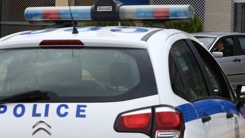 Σύλληψη 36χρονης που φέρεται να λήστευε γυναίκες