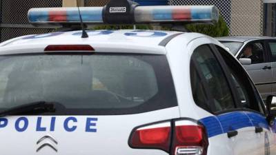 Σύλληψη 36χρονης που φέρεται να λήστευε γυναίκες