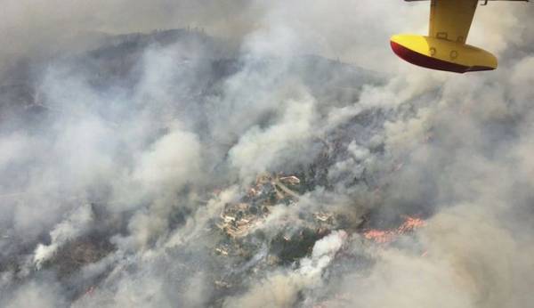 Υπό μερικό έλεγχο η φωτιά στην Άνω Μέλπεια