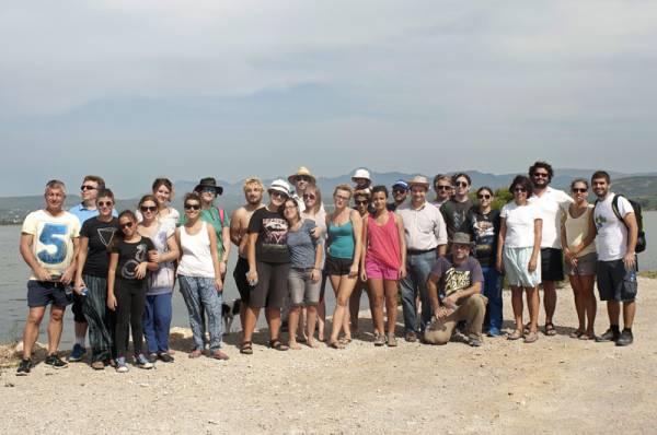 Εθελοντές καθάρισαν το Διβάρι στη Γιάλοβα