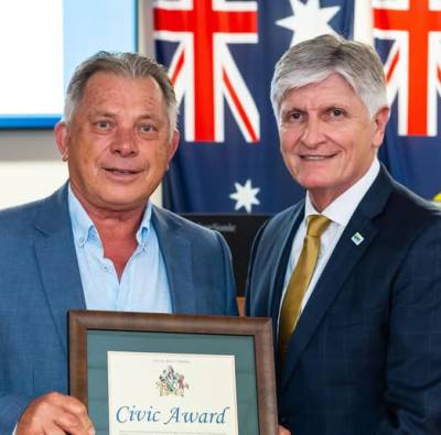 Βραβείο “Καλύτερου Πολίτη για φιλανθρωπικούς σκοπούς” στον Καλαματιανό Παρασκευά Σωτηρόπουλο