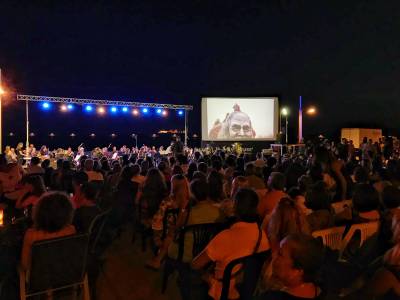 “Από τη γη στον ουρανό”: Τραγούδια για την πανσέληνο του Ιουλίου σήμερα στο Λιμάνι Καλαμάτας