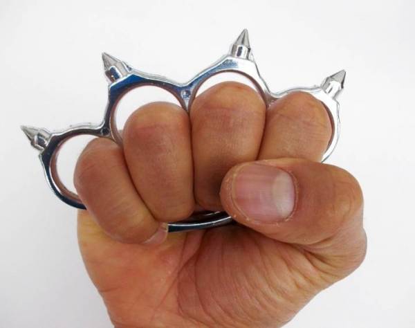 Νεαρός με σιδερογροθιά συνελήφθη στο δρόμο Μεσσήνης - Καλαμάτας