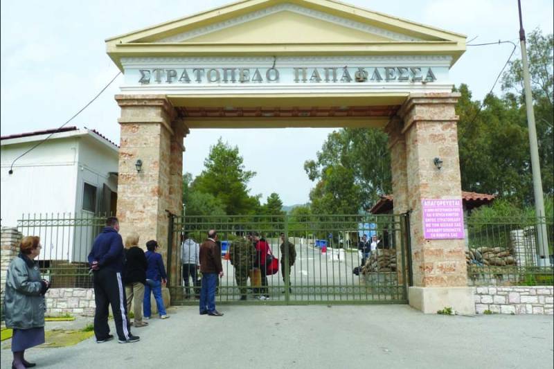 Μάχες οπισθοφυλακής για τα ψίχουλα των στρατοπέδων