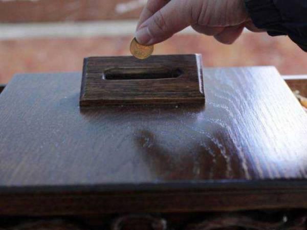 Καλαμάτα: Εκλεψε το παγκάρι εκκλησίας