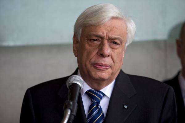 Παυλόπουλος: &quot;Ευγνώμονες σε εκείνους που δίνουν μεγάλο αγώνα να προφυλάξουν ανθρώπους και δασικό πλούτο&quot;