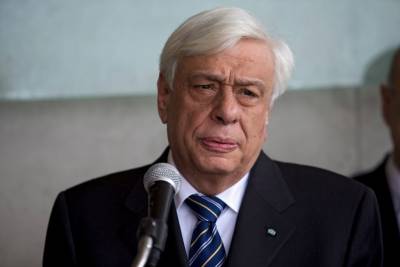 Παυλόπουλος: &quot;Ευγνώμονες σε εκείνους που δίνουν μεγάλο αγώνα να προφυλάξουν ανθρώπους και δασικό πλούτο&quot;