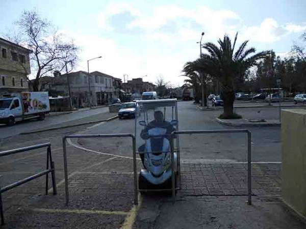 Οι καταστηματάρχες ζητούν συγγνώμη - Ο πρόεδρος της ΚΑΚ επιμένει: Αποκλείονται από την Αγορά οι ανάπηροι