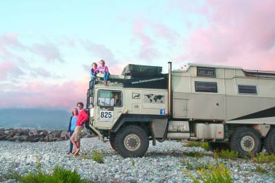 4 BIRDS OVERLAND: Ξεχειμωνιάζουν στην Καλαμάτα Ολλανδοί ταξιδευτές του κόσμου (φωτογραφίες)