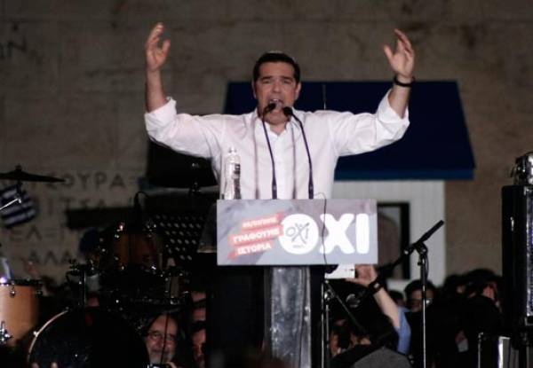 Τσίπρας: "Οι εκβιασμοί ηττήθηκαν, ο λαός θα γράψει ιστορία"