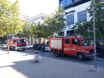 Καλαμάτα: Επέμβαση της Πυροσβεστικής σε κατάστημα ρούχων στην Αριστομένους