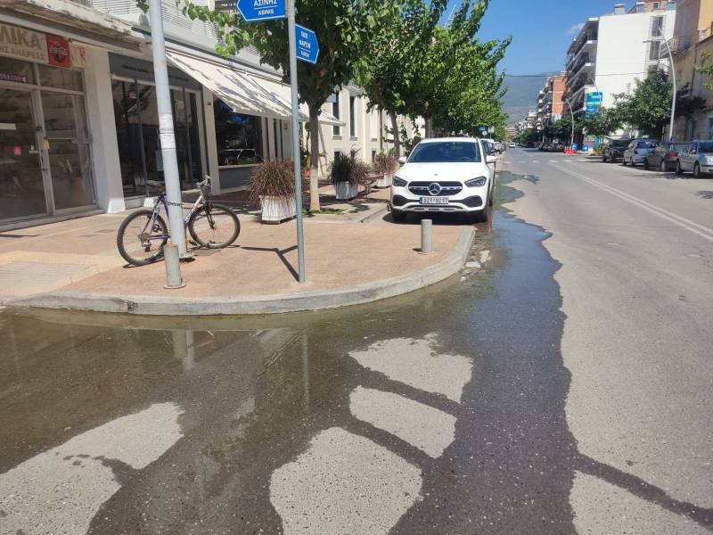 ΚΑΤΑΓΓΕΛΙΑ ΚΑΤΟΙΚΩΝ ΚΑΙ ΕΠΑΓΓΕΛΜΑΤΙΩΝ ΤΗΣ ΦΑΡΩΝ: Τρέχει το νερό ένα χρόνο και κανείς δεν συγκινείται!