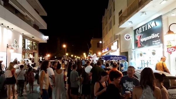 Πλήθος κόσμου στη «Λευκή Νύχτα Ναυπλίου» (Φωτογραφίες)