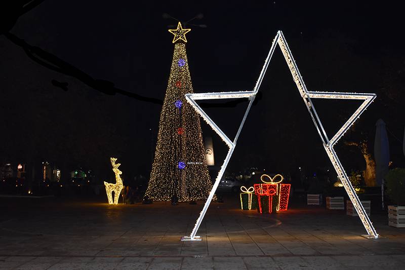 Τα γιορτινά του φόρεσε ο Δήμος Πύλου – Νέστορος