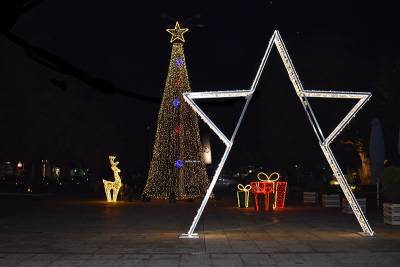 Τα γιορτινά του φόρεσε ο Δήμος Πύλου – Νέστορος