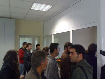 ΠΑΜΕ: Επανασύνδεση ρεύματος σε άνεργη γυναίκα στην Καλαμάτα