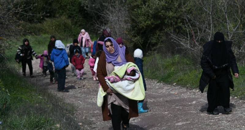 Χίος: Κατηγορείται γιατί έδινε νερό και φαγητό σε πρόσφυγες