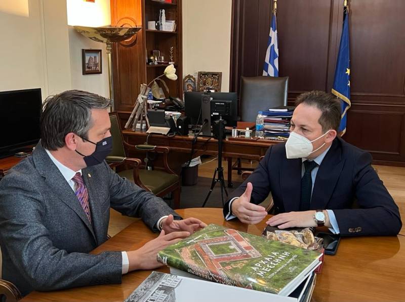 Συνάντηση Μαντά με Πέτσα