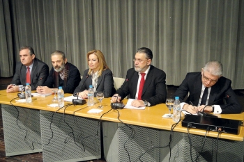 Παρουσίαση βιβλίου Τάσου Αποστολόπουλου: Εντονο πολιτικό χρώμα σε πυκνό ακροατήριο