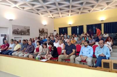 Ενδιαφέρον Χαρίτση για τα αγροτικά