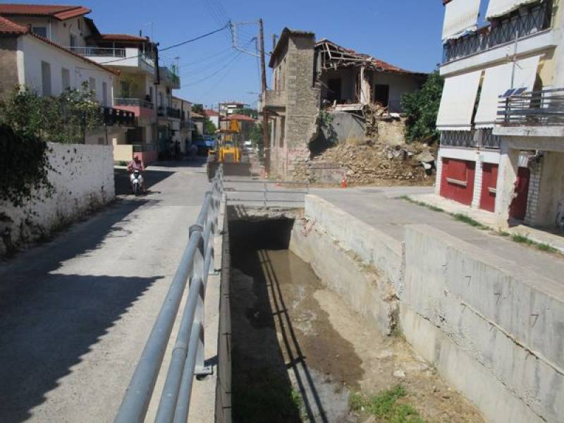 Θουρία: Καθαρισμός του ρέματος των Αγίων Θεοδώρων (βίντεο)