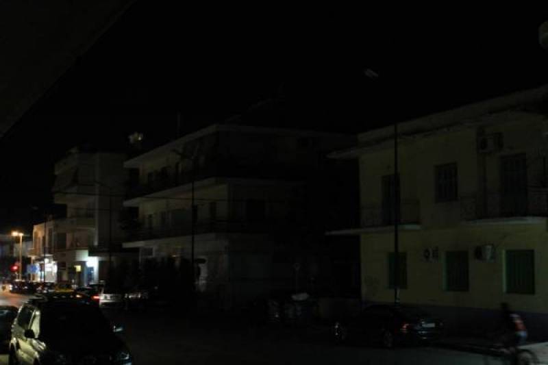 Πρόβλημα στον δημοτικό φωτισμό: Στα σκοτάδια κάθε βράδυ περιοχές της Καλαμάτας