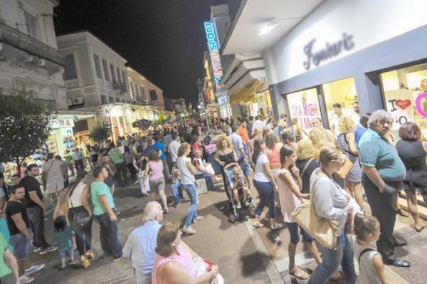 Με διαφορετικές ταχύτητες δούλεψαν οι έμποροι της Καλαμάτας στη "Λευκή Νύχτα" (φωτογραφίες)