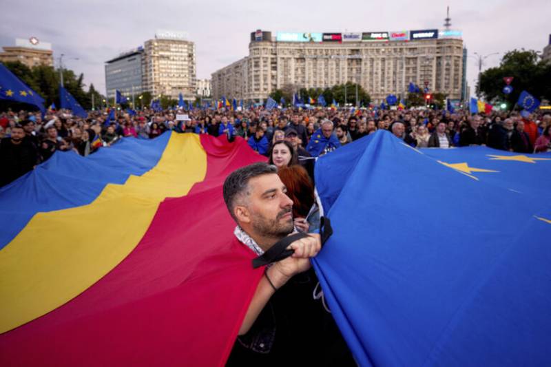 Προεδρικές εκλογές στη Ρουμανία: Η κρίσιμη επιλογή μεταξύ Ανατολής ή Δύσης