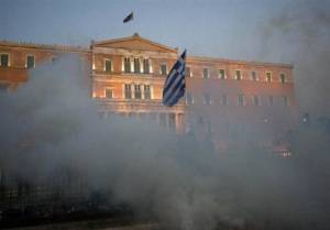 Frankfurter Rundschau: Η κρίση οφείλεται στη συστηματική λεηλασία από συντηρητικούς και σοσιαλιστές