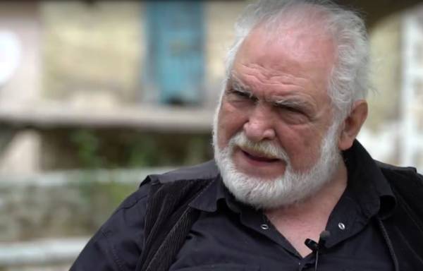 "Εξομολόγηση" του Κώστα Καζάκου από τις Καρυές Μεσσηνίας (βίντεο)