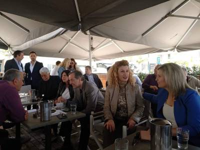 Για καφέ στο λιμάνι της Καλαμάτας ο Αντ. Σαμαράς (βίντεο)