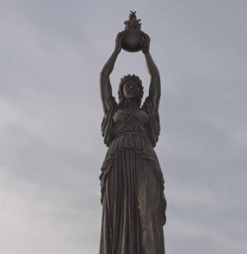 Αποκαλυπτήρια του αγάλματος της "Ελευθερίας"