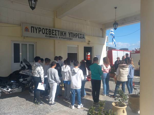 Εδωσαν πασχαλινό χρώμα