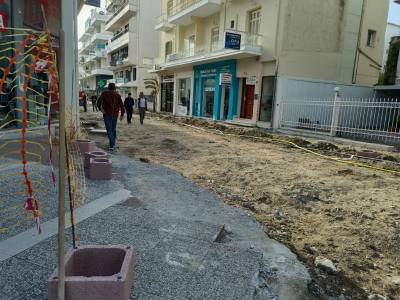 Σταδιακή παράδοση τμημάτων για πεζούς και οχήματα: Με καλό ρυθμό οι αναπλάσεις στο κέντρο της Καλαμάτας