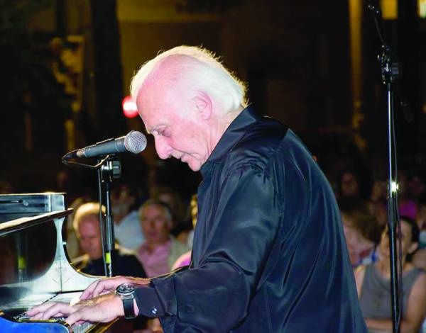 Μαγική βραδιά με τον Γιώργο Χατζηνάσιο στους Γαργαλιάνους