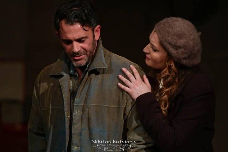 Τελευταίες παραστάσεις του έργου «Ψηλά απ’ τη Γέφυρα» από τη Θεατρική Διαδρομή